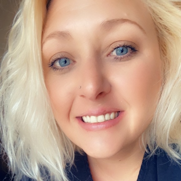 Meet your Posh Ambassador Erica - Picture 2 of 2